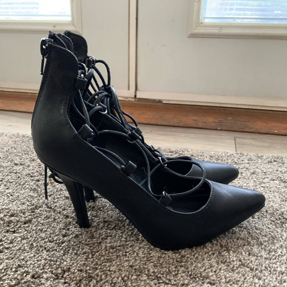 Strappy Pumps, classy little pair! New with tags.